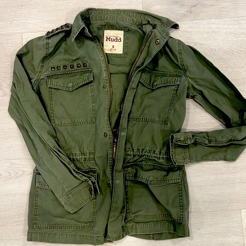 Woman’s tie at waste green army jacket, size small by mudd. Great details .